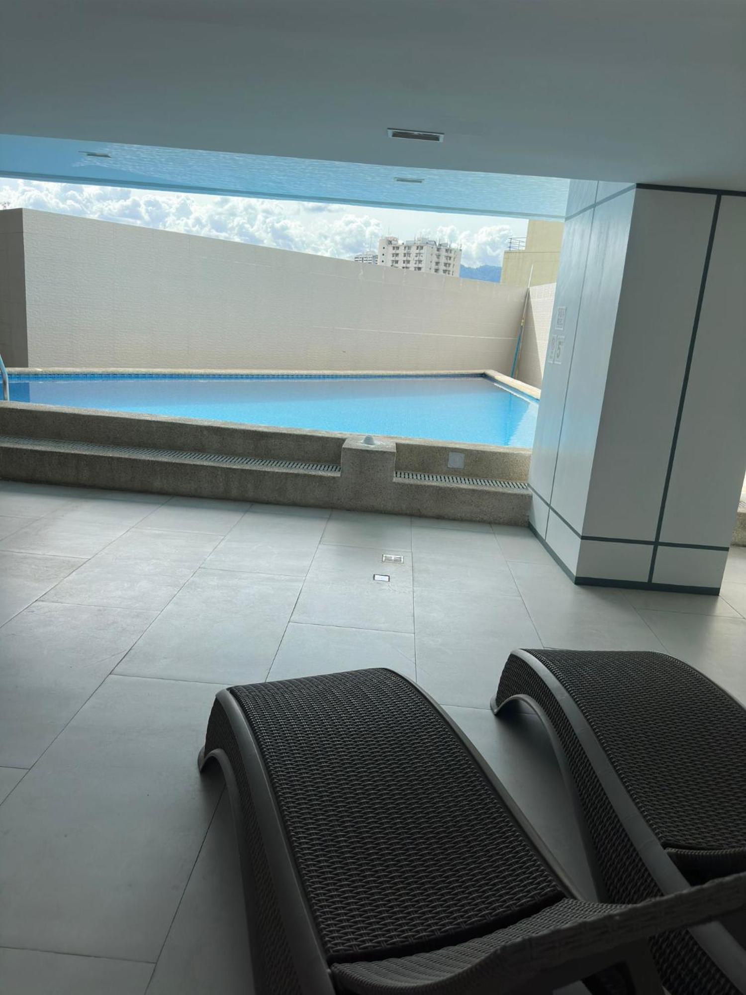 Modern & Comfy Studio - Steps From Ayala Mall, Cebu City Exterior foto